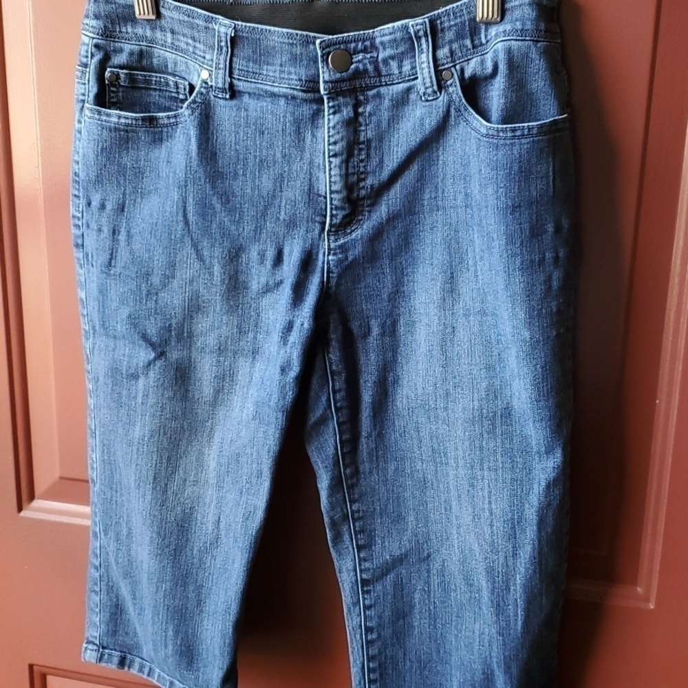 Chico's Fabulously Slimming Bermuda Jean shorts size 00 (xs size 2)